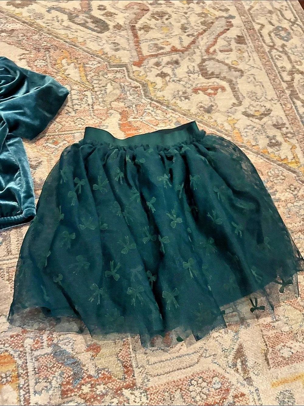 btween Girls Green Velvet Tulle Skirt Set Like New